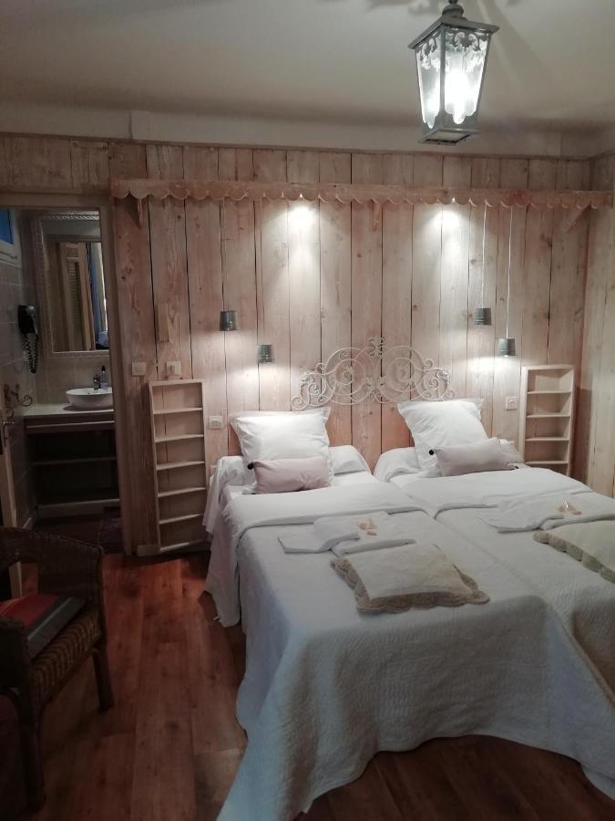 La Mirabelle-Casteil Country House Pensionat Eksteriør billede